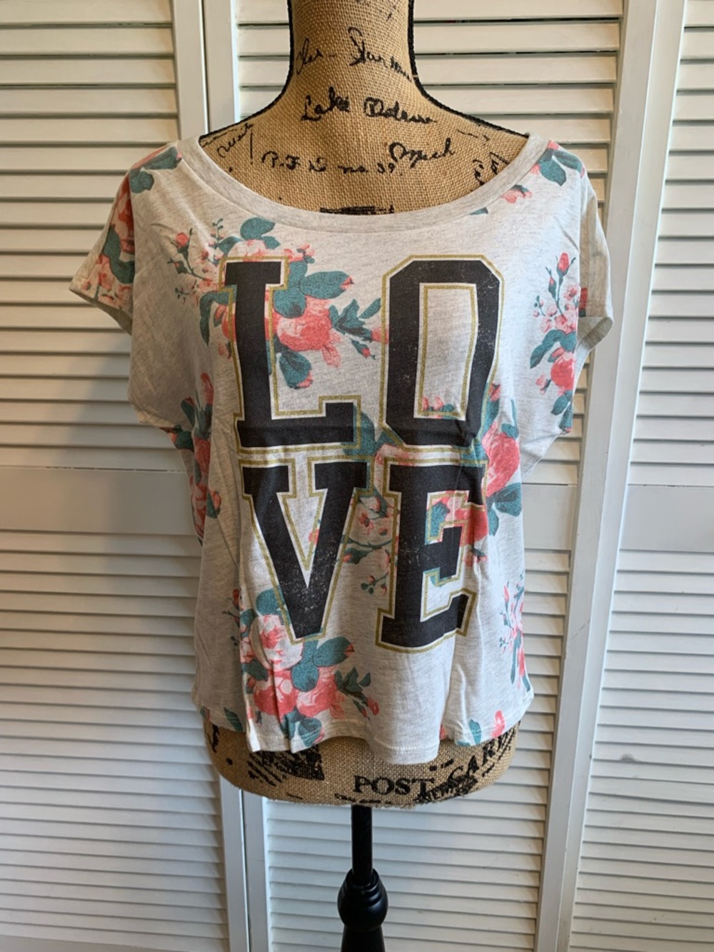 NWOT LOVE Floral Short-Sleeve Cropped Top
